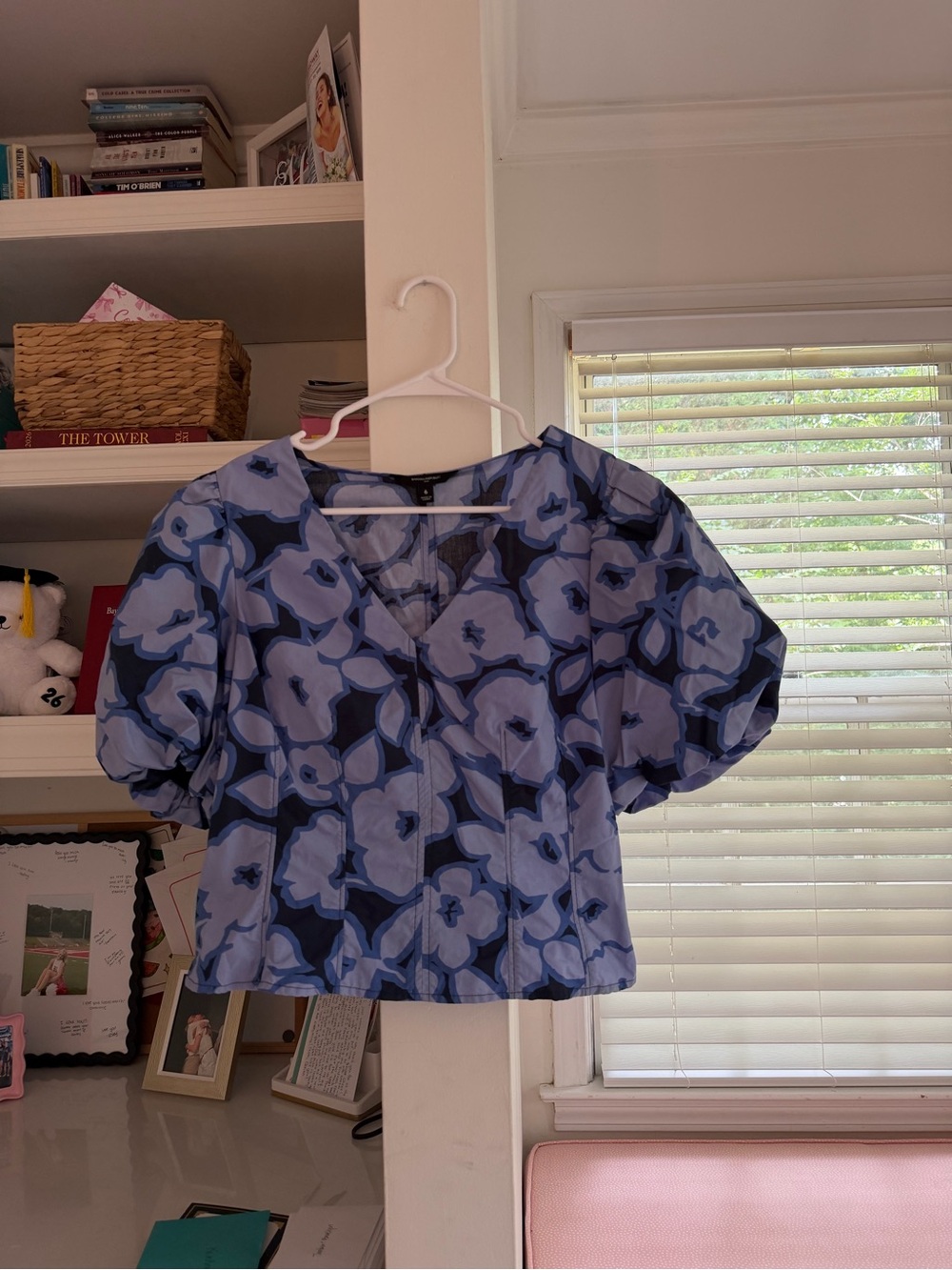 Banana Republic Blue Floral Puff-Sleeve V-Neck Blouse